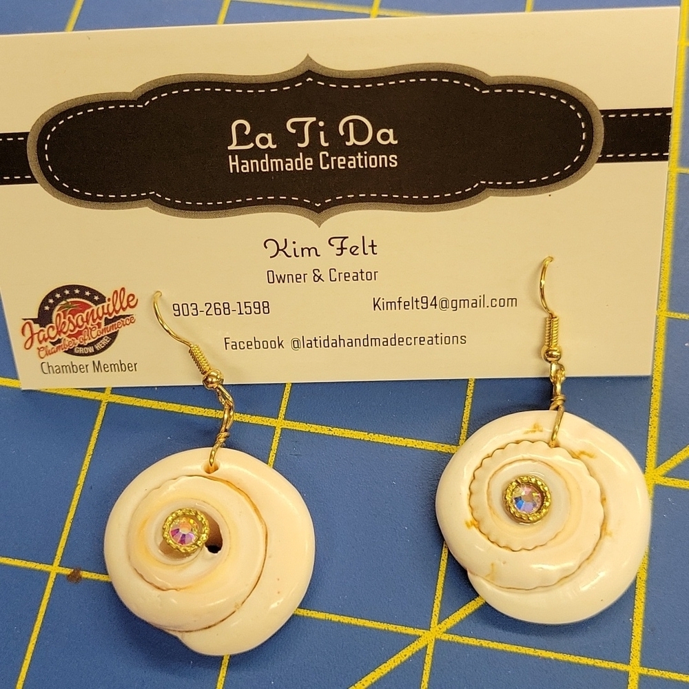 Seashell with Rhinestone Accent Gold Tone Earrings Beach Sea